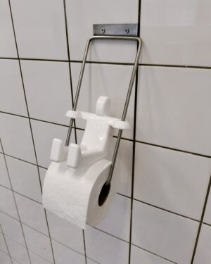Tumble toiletrolhouder design Tomas Schats